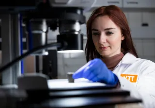 vtt scientist working in a laboratory with properscan